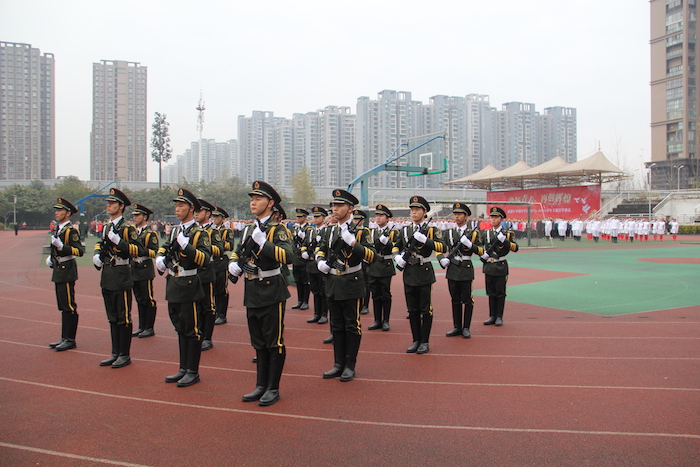 四川大学国防生国旗班学长参加升旗仪式.JPG
