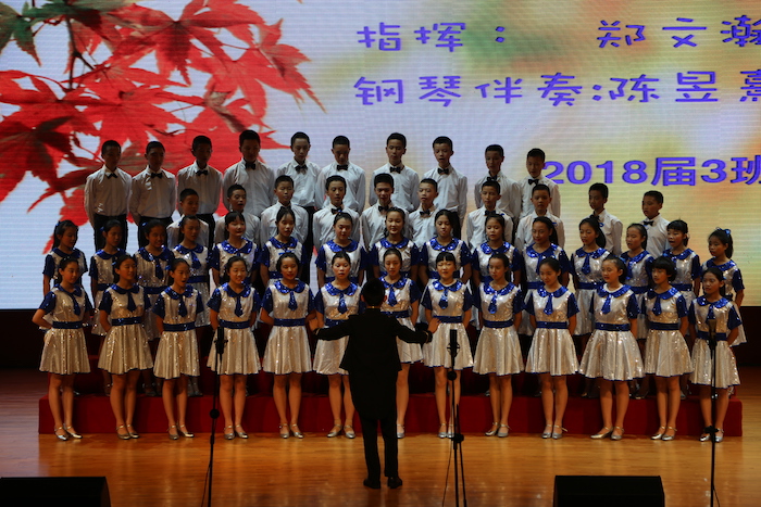 15.2018届3班演唱.JPG