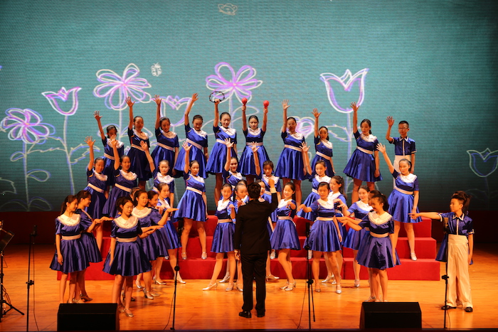 23.学校合唱团精彩表演.JPG