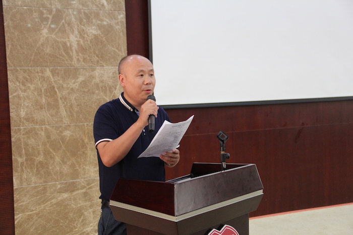 9 2017届年级组长王翔宇老师专题讨论汇报.JPG