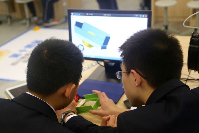 4学生再设计方案并修改3D模型.jpg