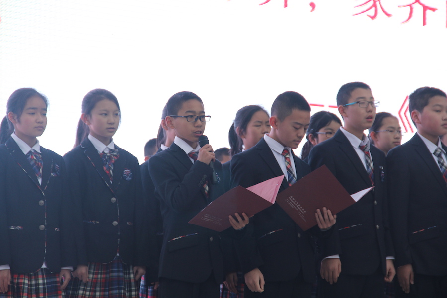 2 2019届8班国学诵读.JPG