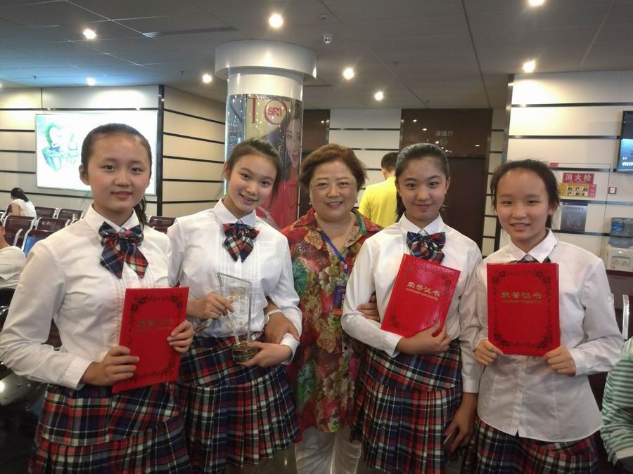 调整大小 和班委老师合影三.jpg