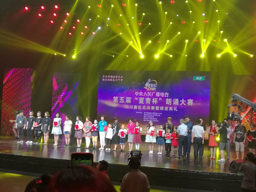 调整大小 2二等奖颁发现场.jpg