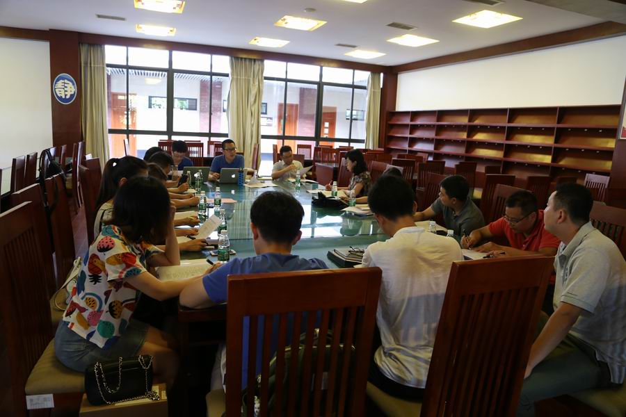 调整大小 7-初一年级组研讨.JPG