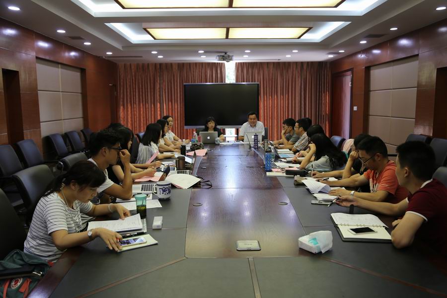 调整大小 9-初三年级组研讨.JPG