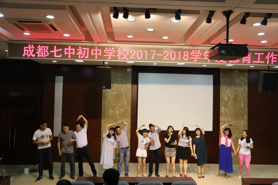 调整大小 13-联欢晚会初三年级节目.JPG