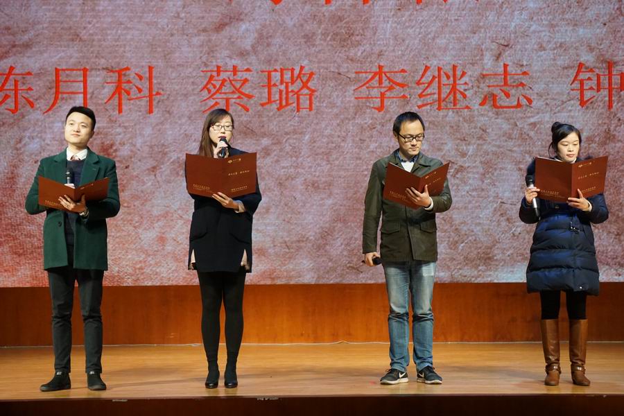 调整大小 图5党员教师朗诵.jpg