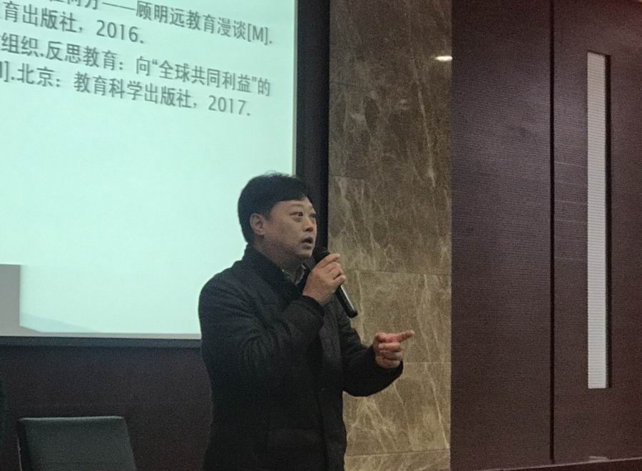 调整大小 1中国教育学会项目部郭峻弛主任主持本次培训活动.jpg