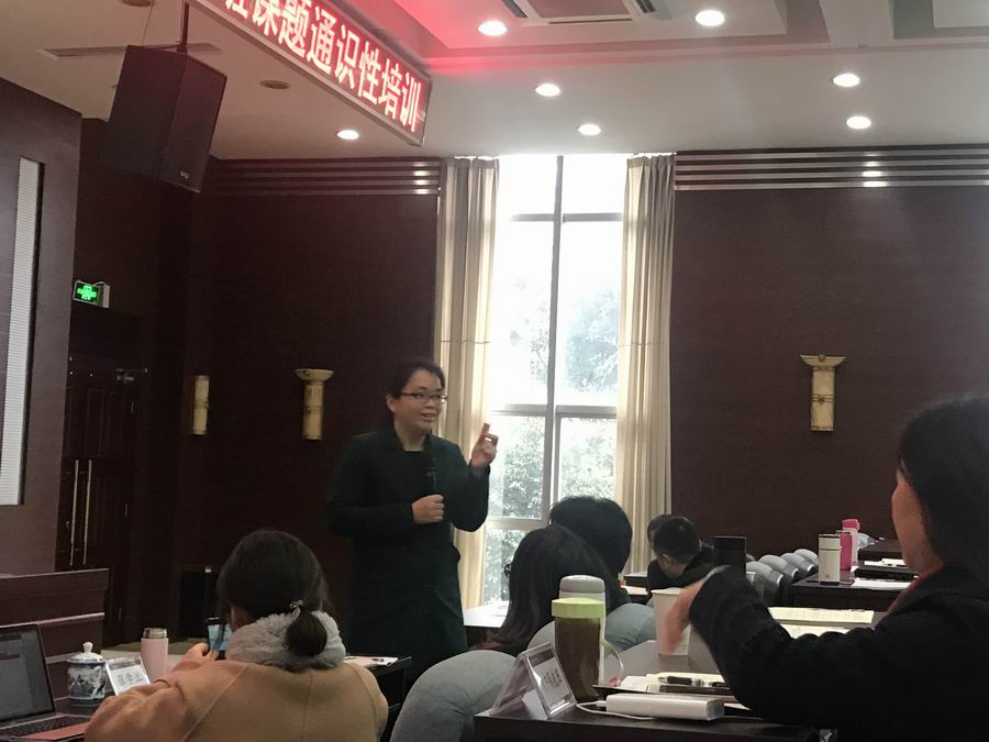 调整大小 10张爽教授与大家互动.JPG