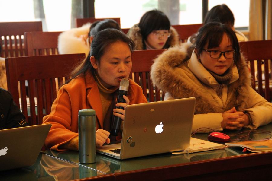 调整大小 5.政治组子课题负责人肖丽萍老师作阶段总结.JPG