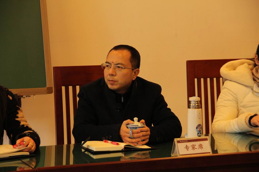 调整大小 10.特邀专家张伟教授认真听取各负责人报告.JPG