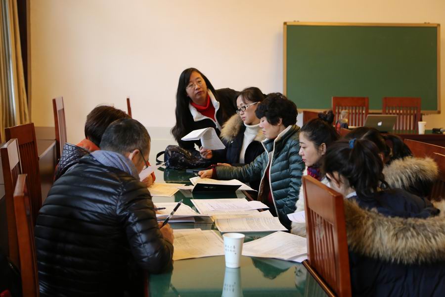 调整大小 3孙余主任参与初一家委会讨论.JPG